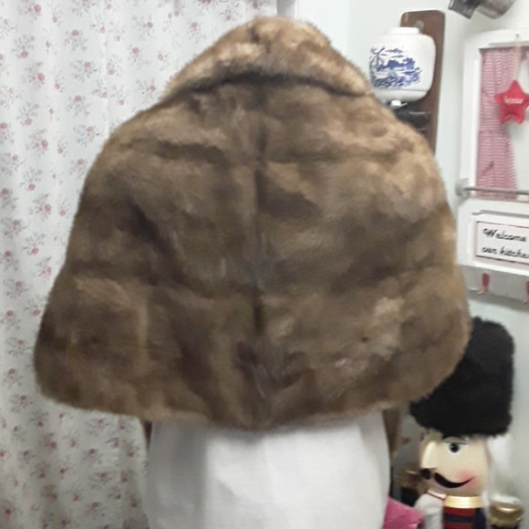 Emba pastel natural brown mink cape - Picture 3 of 14